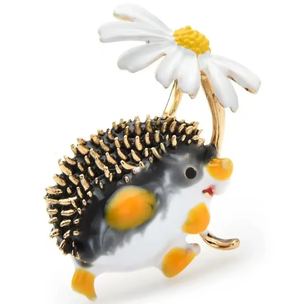 Daisy Hedgehog Gold Brooch